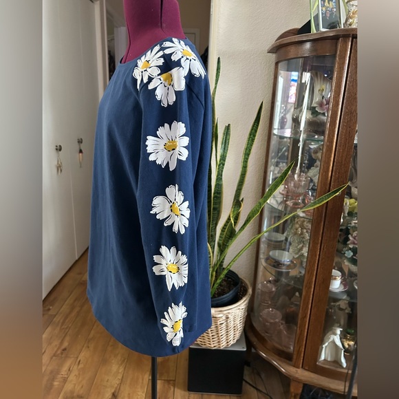 Talbots Long Sleeve Blue Top With White Daisies Down The Sleeves. Petite Large - Picture 2 of 3